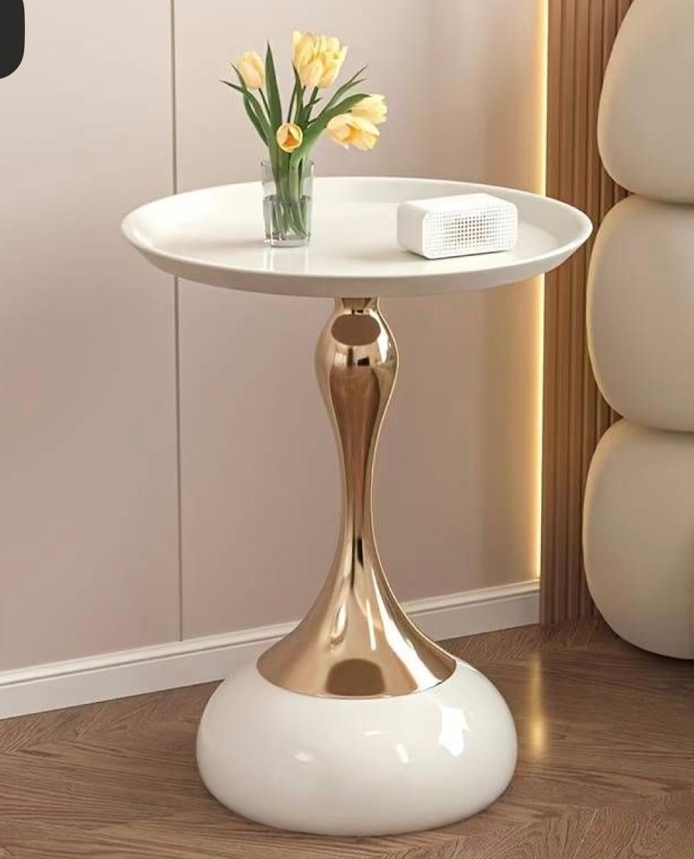 Our White & Gold Side Table brings a sleek, contemporary touch to your living space — ideal for displaying flowers, decor, or your favorite reads.
